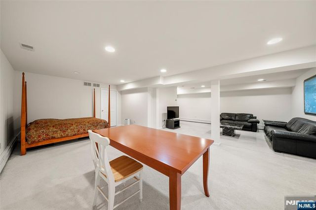 7 Woods Edge, Old Tappan, NJ 07675