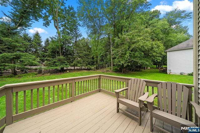 7 Woods Edge, Old Tappan, NJ 07675