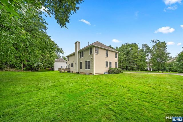 7 Woods Edge, Old Tappan, NJ 07675