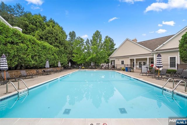 7 Woods Edge, Old Tappan, NJ 07675