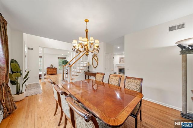 7 Woods Edge, Old Tappan, NJ 07675
