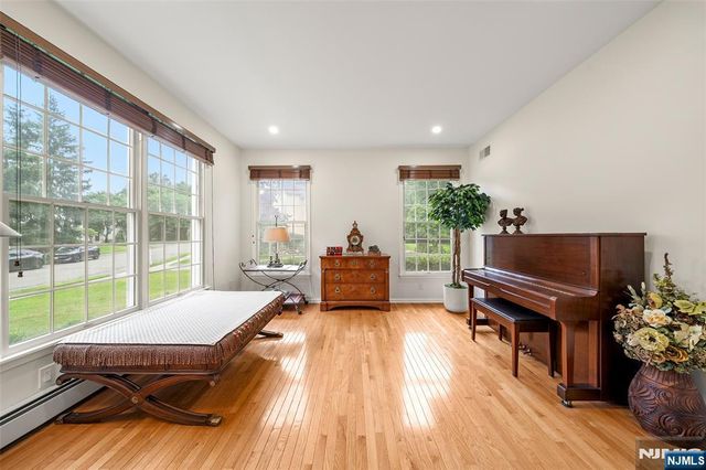 7 Woods Edge, Old Tappan, NJ 07675