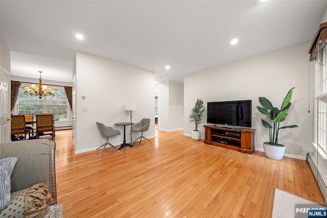 7 Woods Edge, Old Tappan, NJ 07675