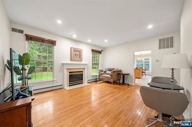 7 Woods Edge, Old Tappan, NJ 07675