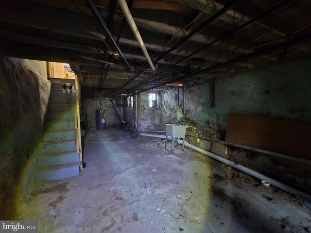 2242 W HUNTINGDON ST, Philadelphia, PA 19132
