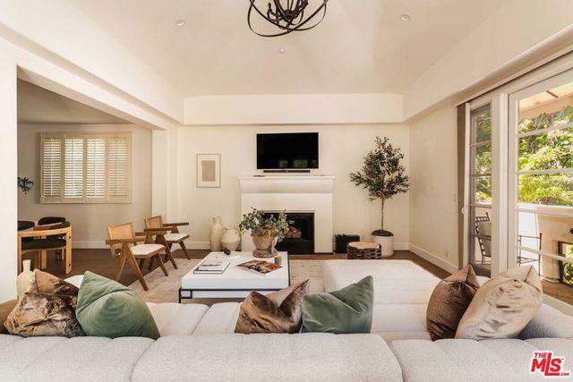 9024 Cynthia Street 204, West Hollywood, CA 90069