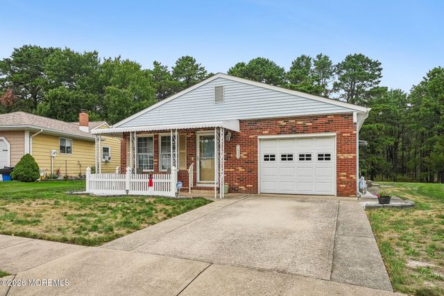 423 Costa Mesa Drive, Toms River, NJ 08757