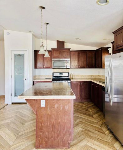 1010 E Bobier Drive 137, Vista, CA 92084
