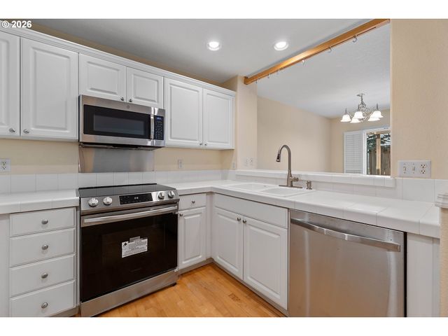 6496 Nw WENMARIE Dr, Portland, OR 97229