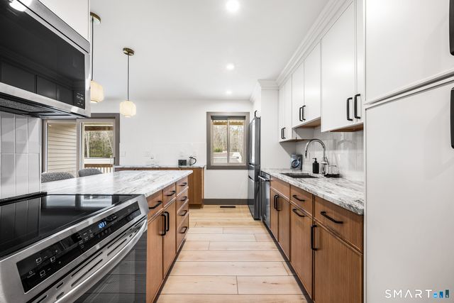 9 Carriage Drive 9, Simsbury, CT 06070