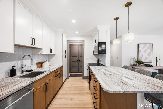 9 Carriage Drive 9, Simsbury, CT 06070