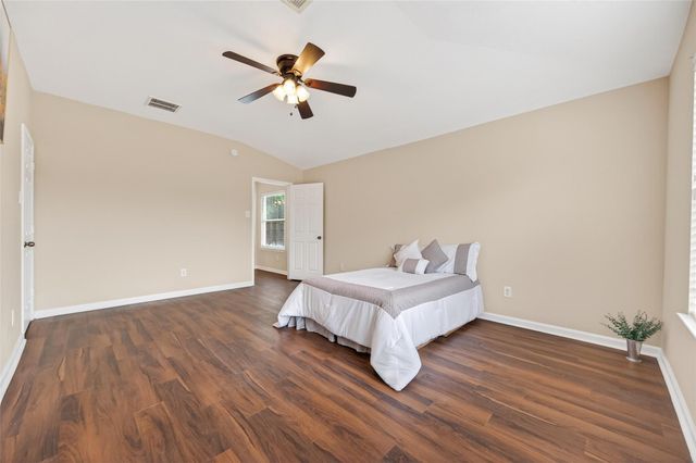10427 Lyndon Meadows Drive, Houston, TX 77095
