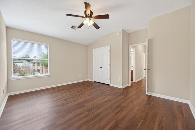 10427 Lyndon Meadows Drive, Houston, TX 77095