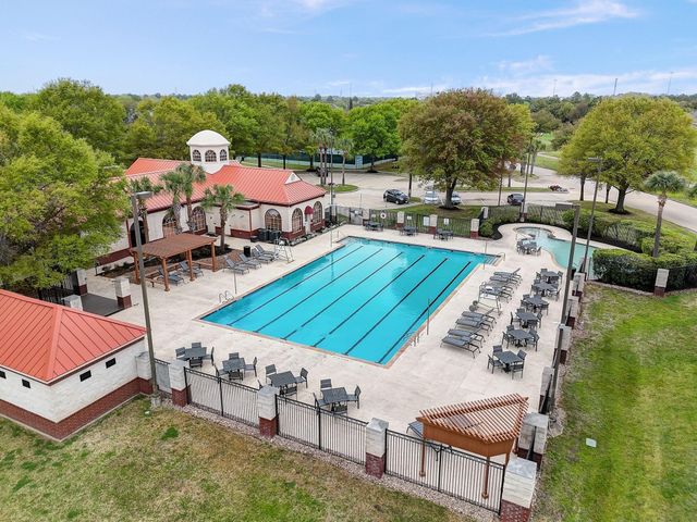 10427 Lyndon Meadows Drive, Houston, TX 77095