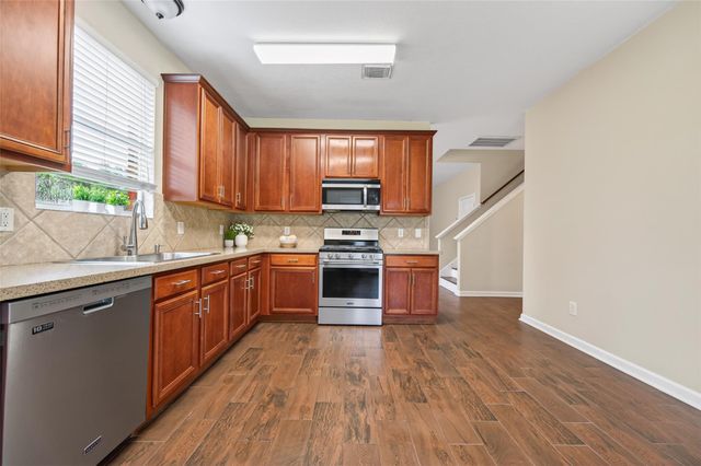 10427 Lyndon Meadows Drive, Houston, TX 77095