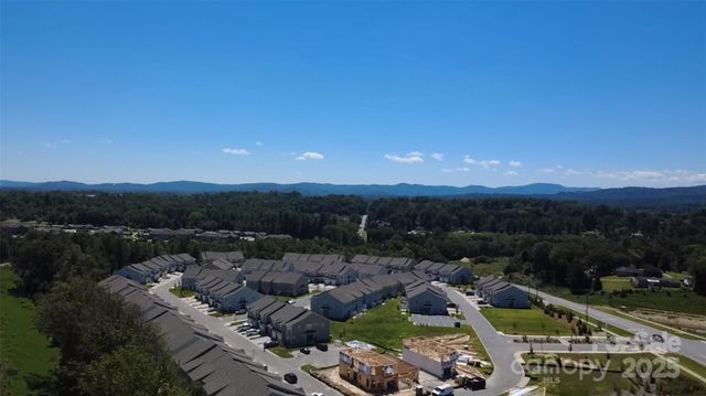 375 Creekview Road, Hendersonville, NC 28792