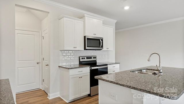 375 Creekview Road, Hendersonville, NC 28792