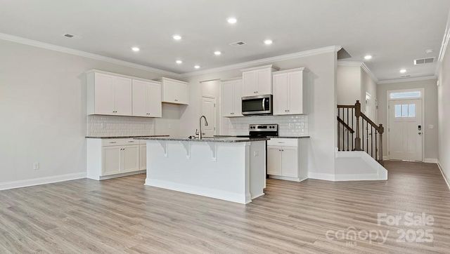 375 Creekview Road, Hendersonville, NC 28792