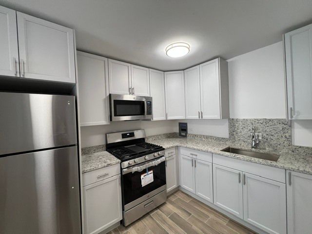 2401 W Balmoral Avenue 2C, Chicago, IL 60625