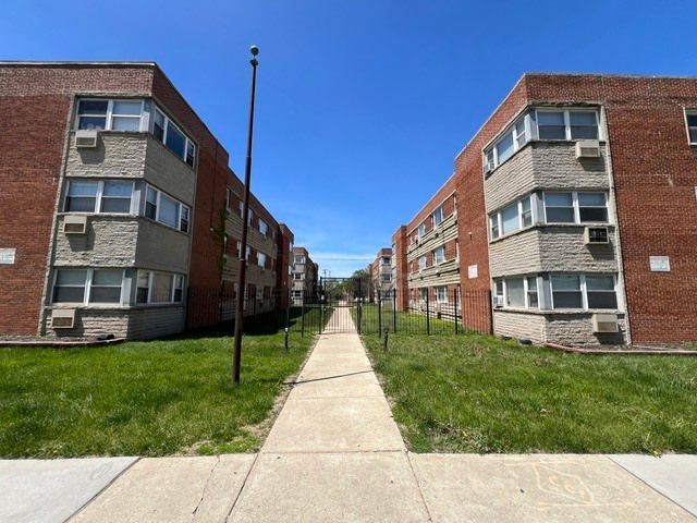 2401 W Balmoral Avenue 2C, Chicago, IL 60625