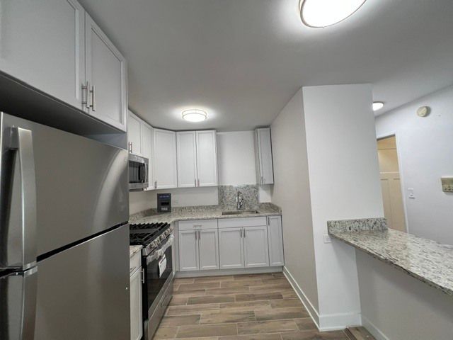 2401 W Balmoral Avenue 2C, Chicago, IL 60625