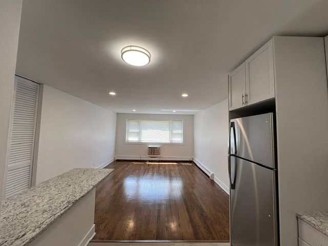 2401 W Balmoral Avenue 2C, Chicago, IL 60625