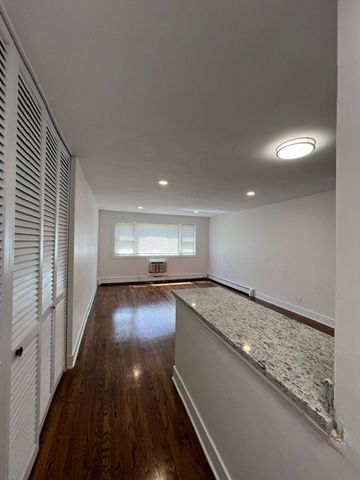 2401 W Balmoral Avenue 2C, Chicago, IL 60625