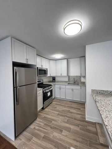 2401 W Balmoral Avenue 2C, Chicago, IL 60625