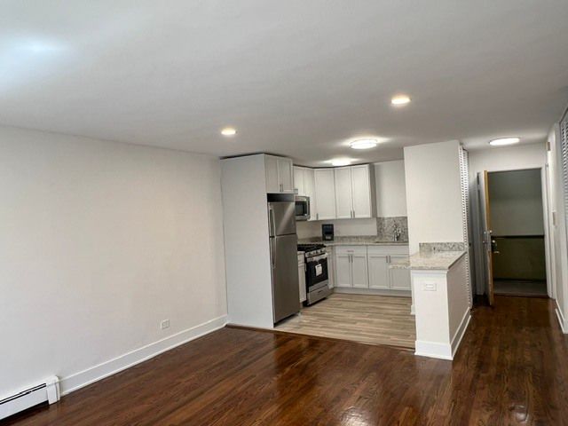 2401 W Balmoral Avenue 2C, Chicago, IL 60625