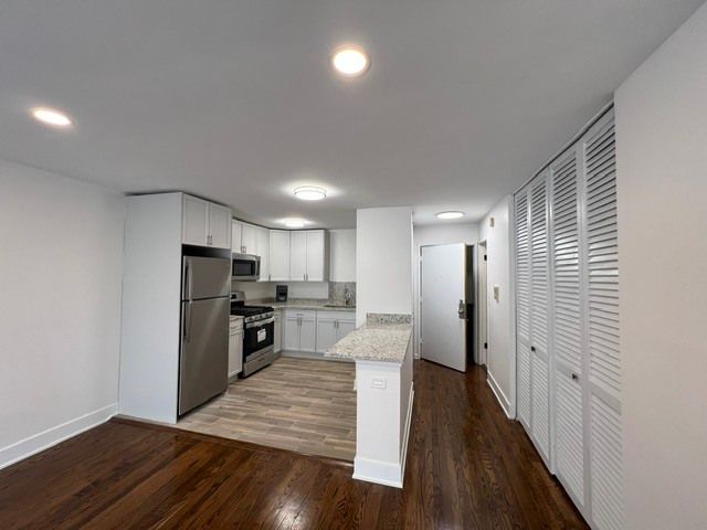2401 W Balmoral Avenue 2C, Chicago, IL 60625