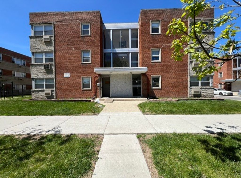 2401 W Balmoral Avenue 2C, Chicago, IL 60625