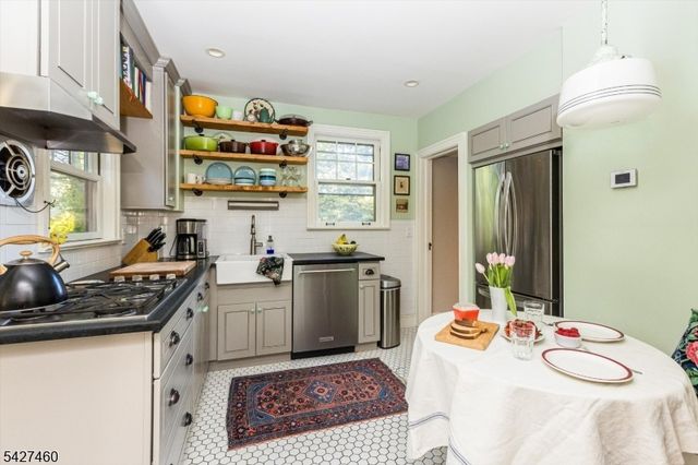 81 Evergreen Ave, Bloomfield Twp., NJ 07003