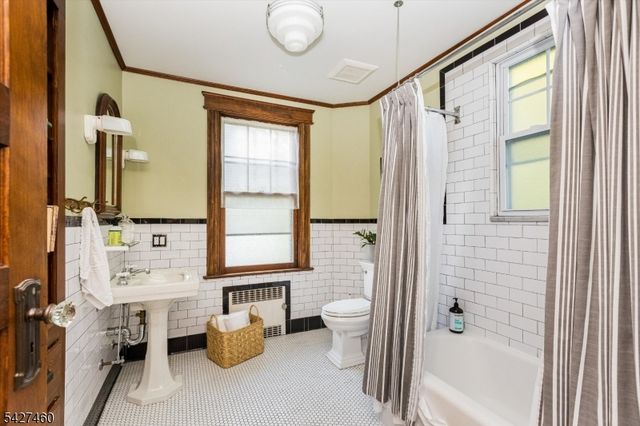 81 Evergreen Ave, Bloomfield Twp., NJ 07003