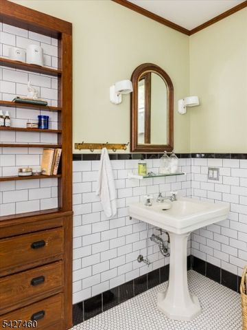 81 Evergreen Ave, Bloomfield Twp., NJ 07003