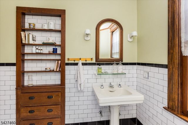 81 Evergreen Ave, Bloomfield Twp., NJ 07003