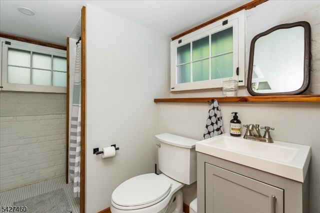 81 Evergreen Ave, Bloomfield Twp., NJ 07003