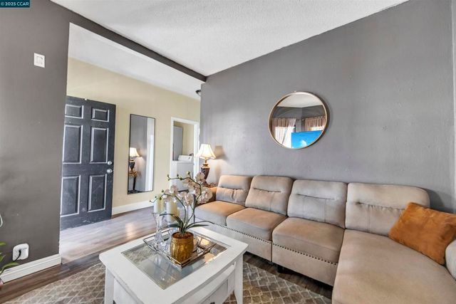 115 Ohio Ave, Richmond, CA 94804