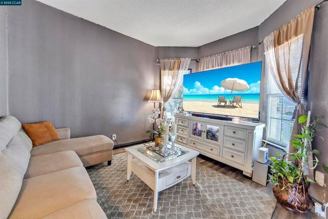 115 Ohio Ave, Richmond, CA 94804