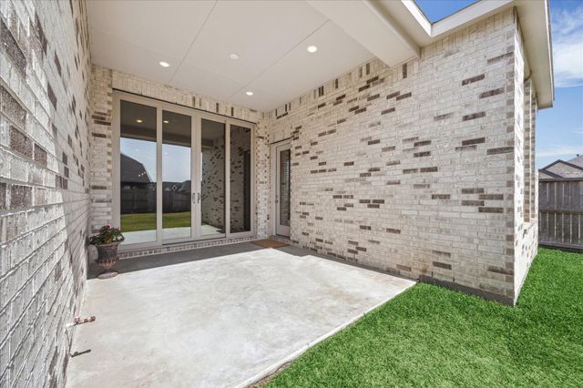 1024 Goose Creek Street, Webster, TX 77598