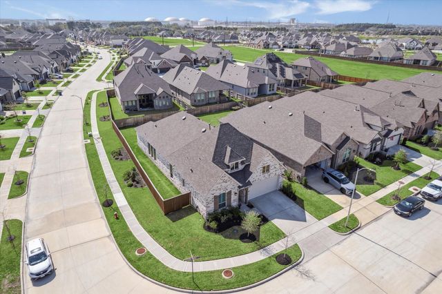1024 Goose Creek Street, Webster, TX 77598
