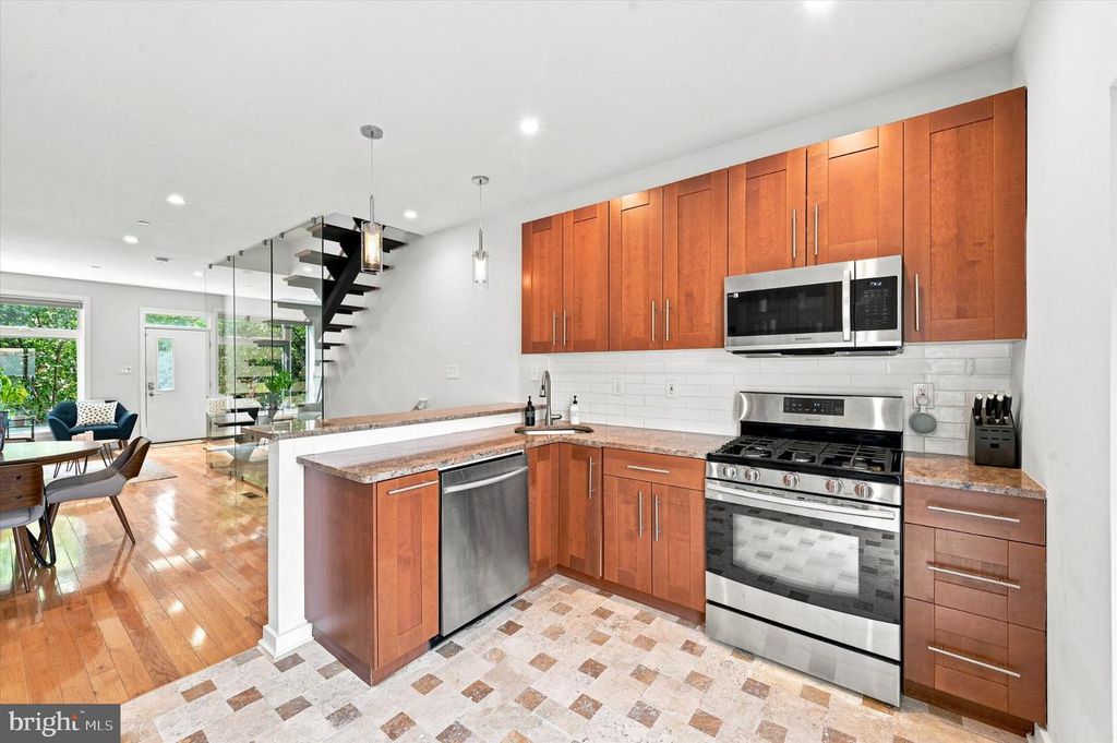 2719 CAMBRIDGE ST, Philadelphia, PA 19130