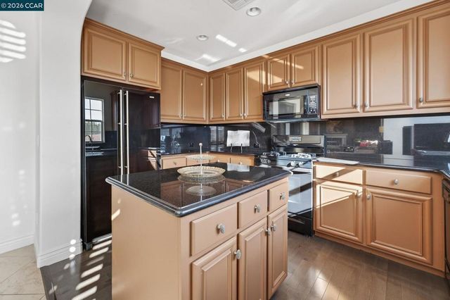 7730 Stoneleaf Rd, San Ramon, CA 94582