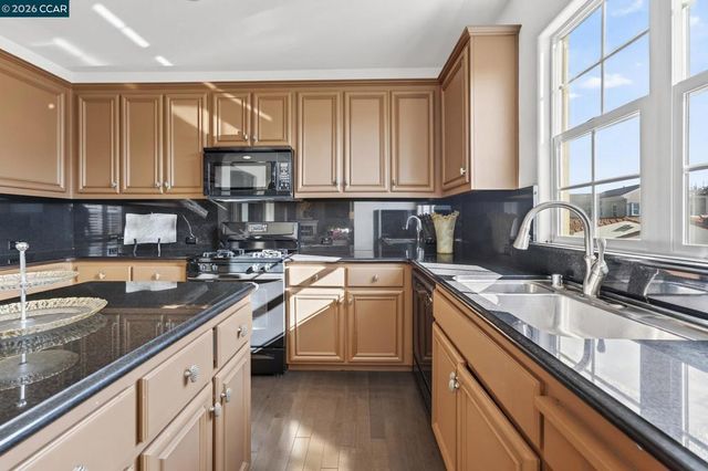 7730 Stoneleaf Rd, San Ramon, CA 94582