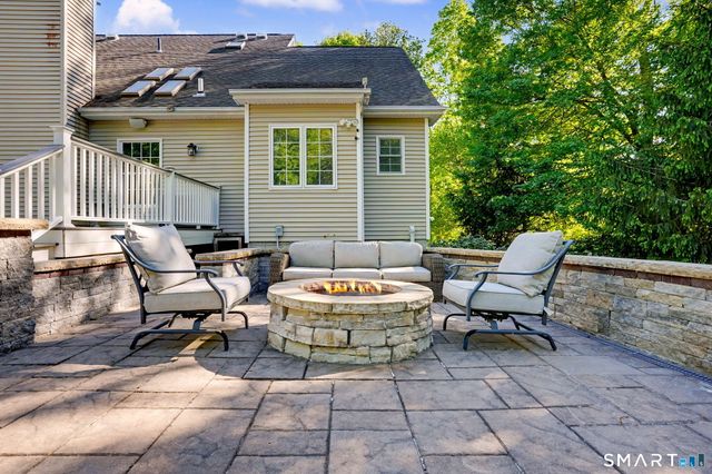 15 Maplecrest Drive, Danbury, CT 06811