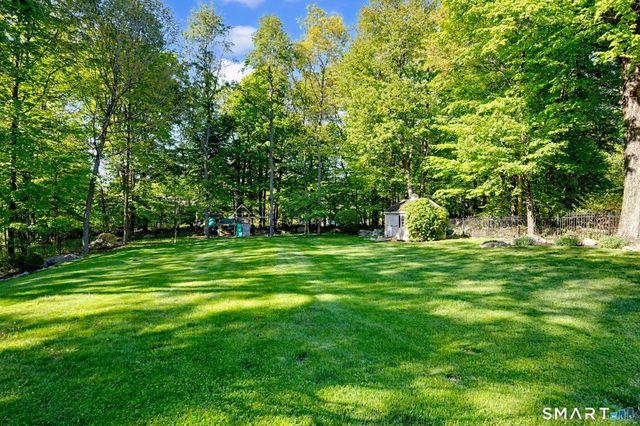 15 Maplecrest Drive, Danbury, CT 06811