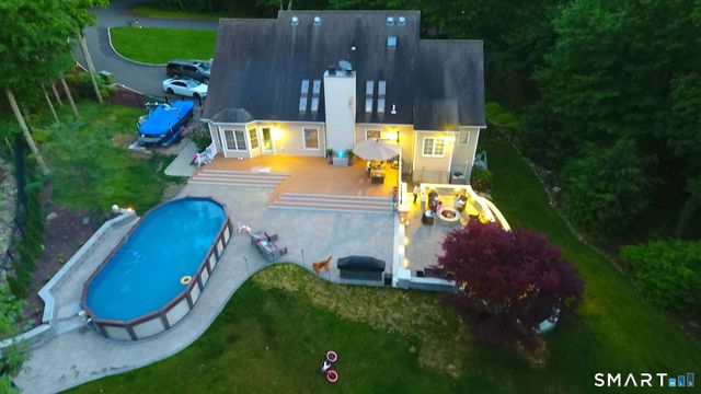 15 Maplecrest Drive, Danbury, CT 06811