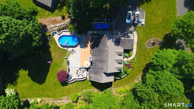 15 Maplecrest Drive, Danbury, CT 06811