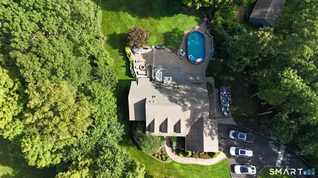15 Maplecrest Drive, Danbury, CT 06811