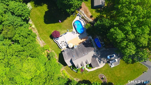 15 Maplecrest Drive, Danbury, CT 06811