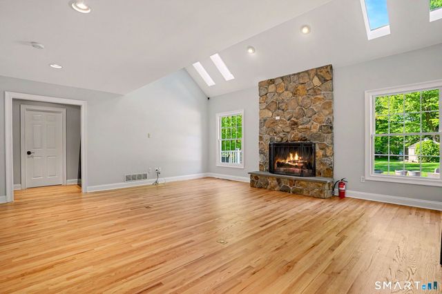 15 Maplecrest Drive, Danbury, CT 06811